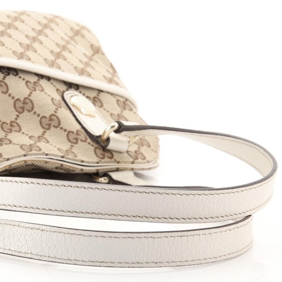Authentic Gucci Shoulder Bag in Canvas - Picture 13 of 16